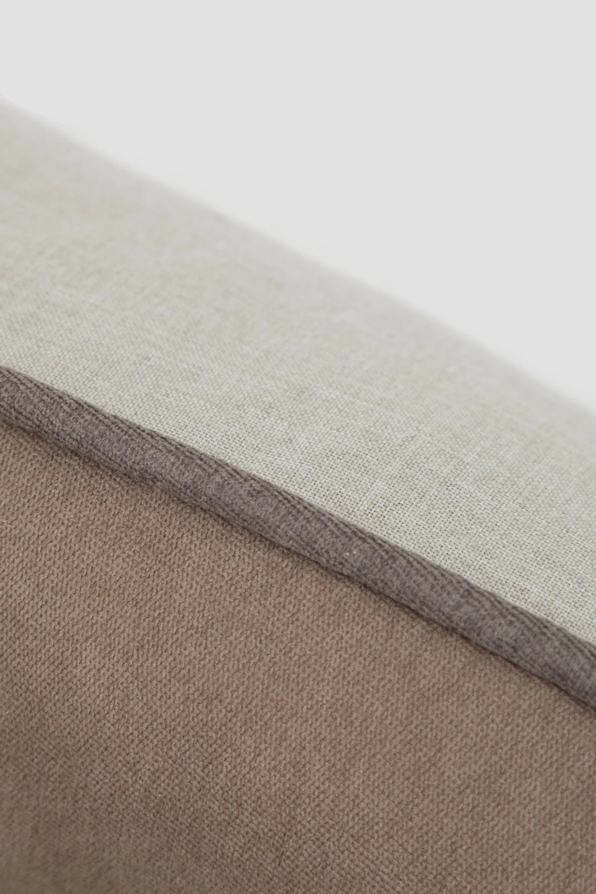 Close view of the bed outer fabric and raised edge
