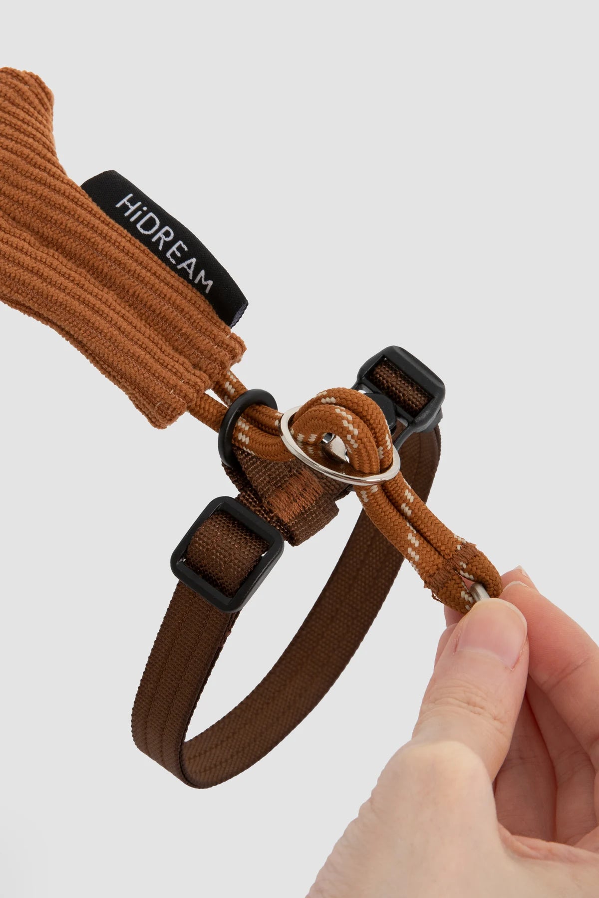 Close view of the sliding back ring