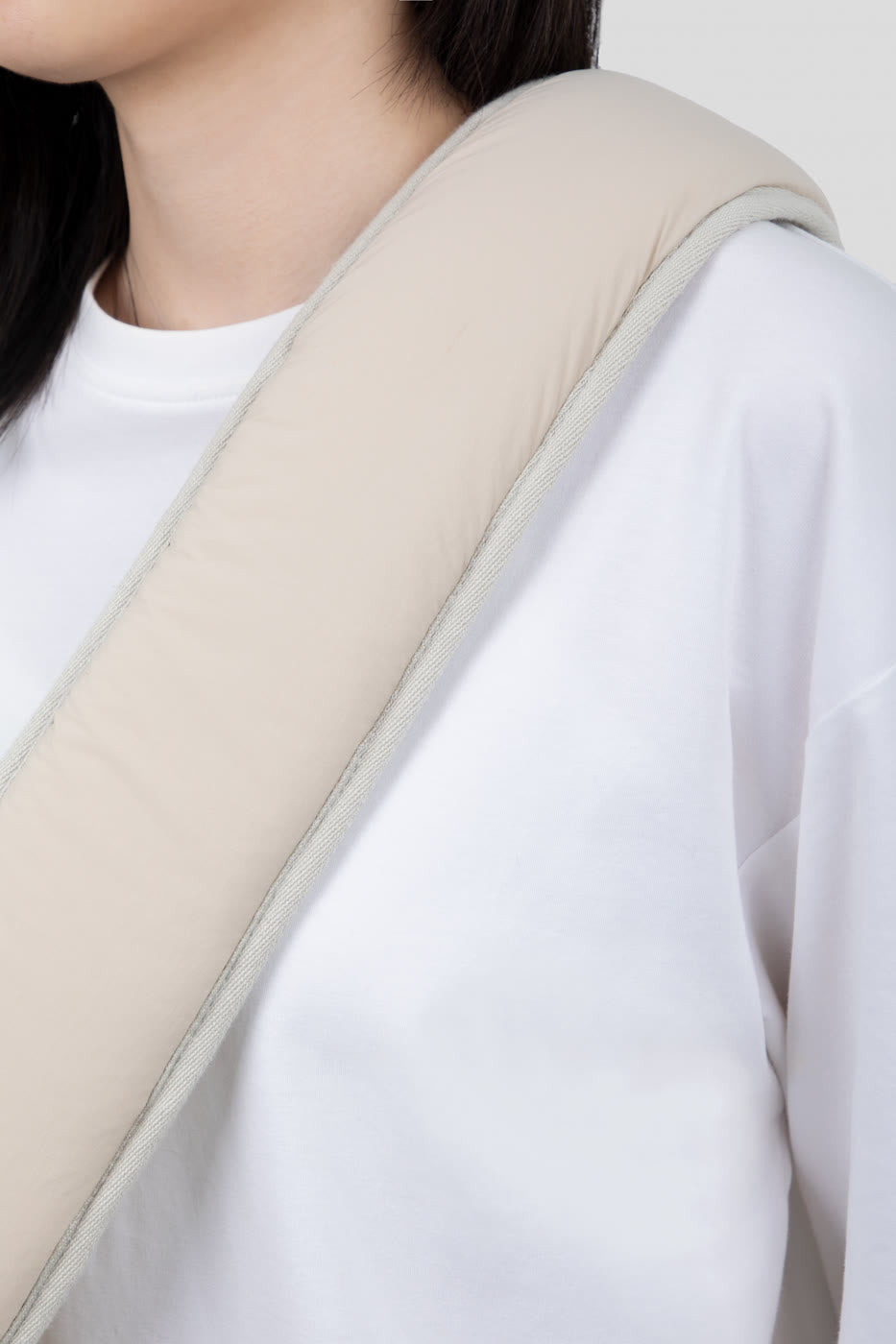 A 9 cm padded strap