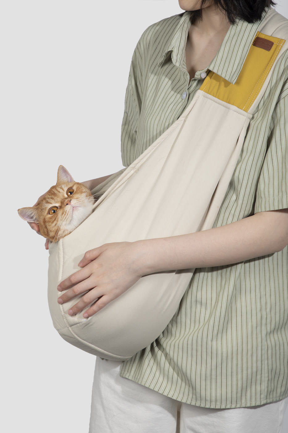 A roomy, hug-style sling