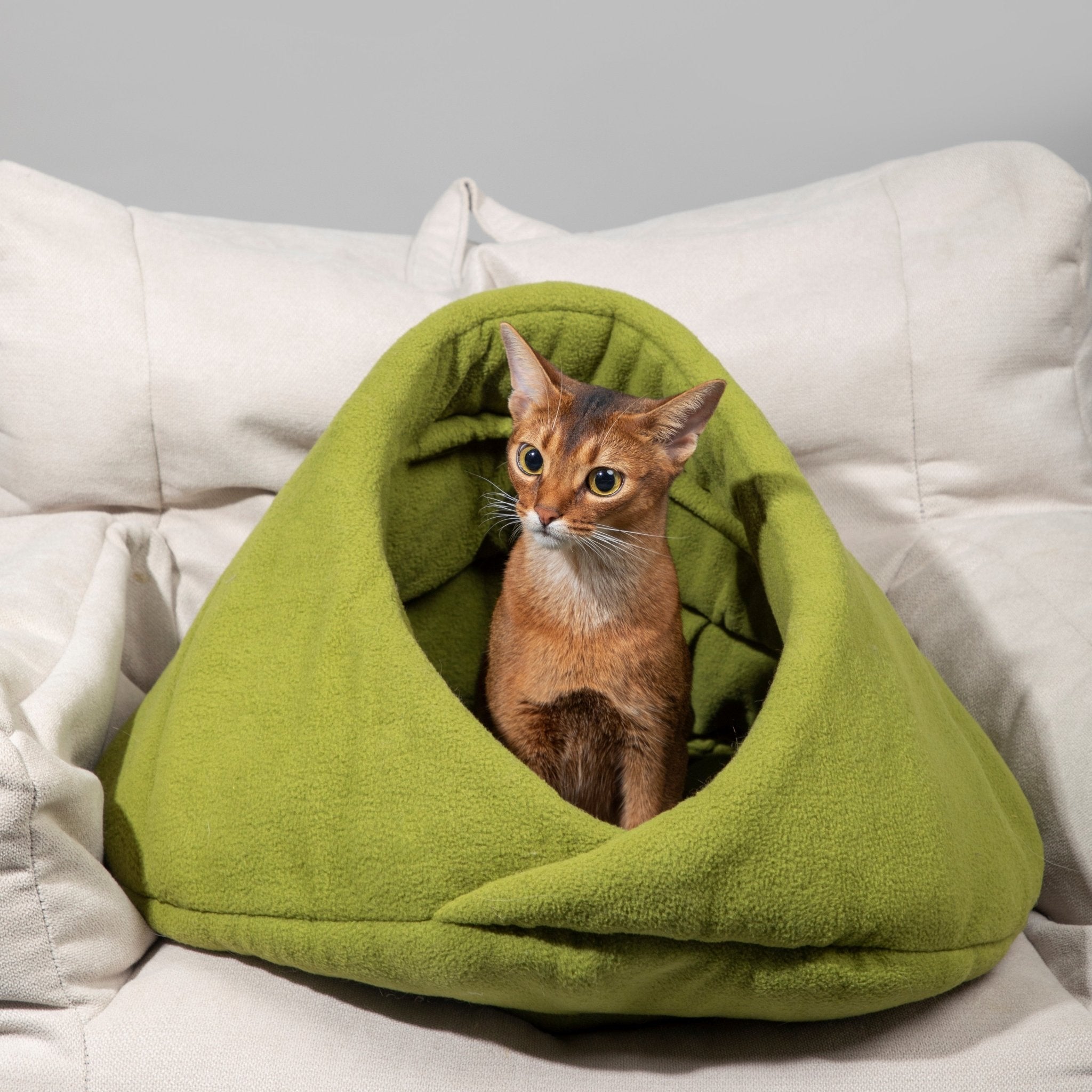 (Restocking) Shaker Fleece Semi - Enclosed Cat Bed - HiDREAM