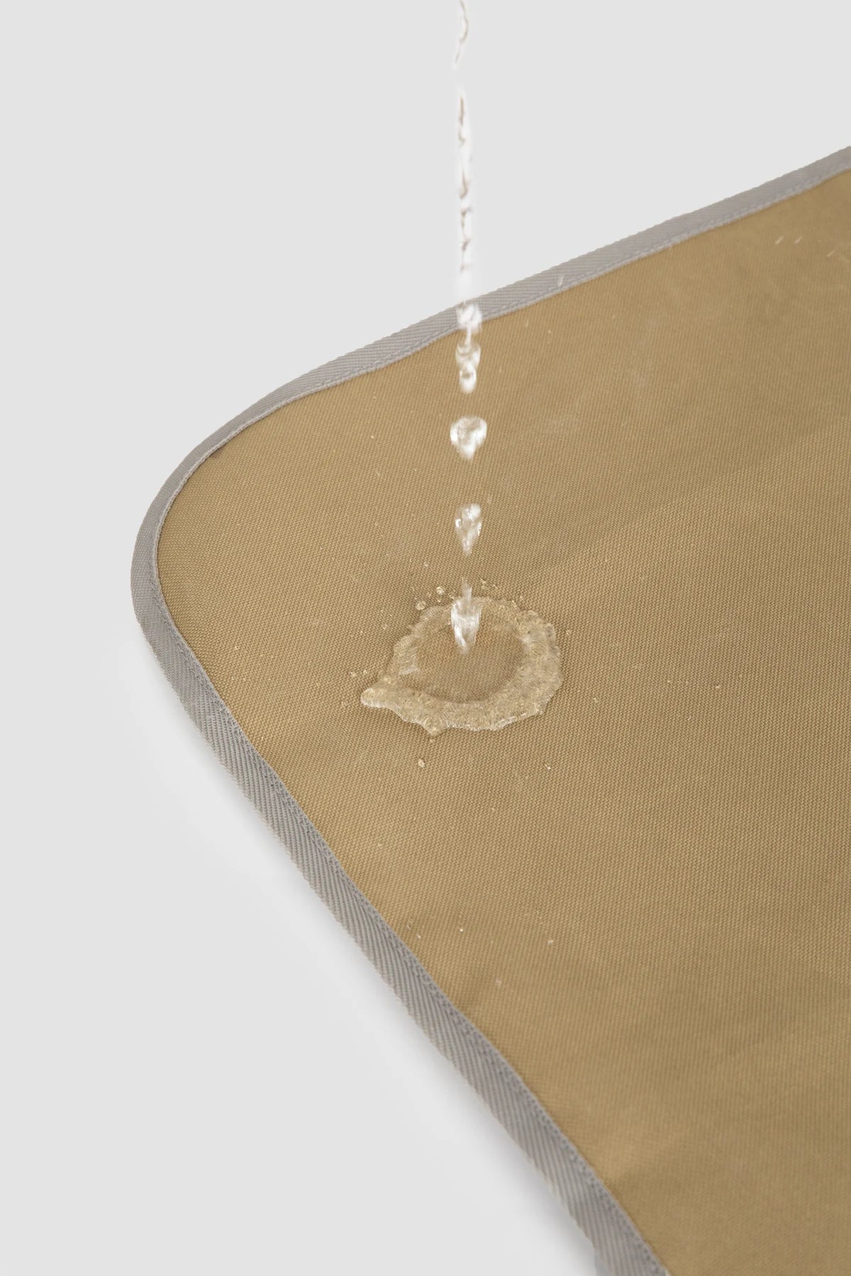 Water on the cover surface in the source demonstration