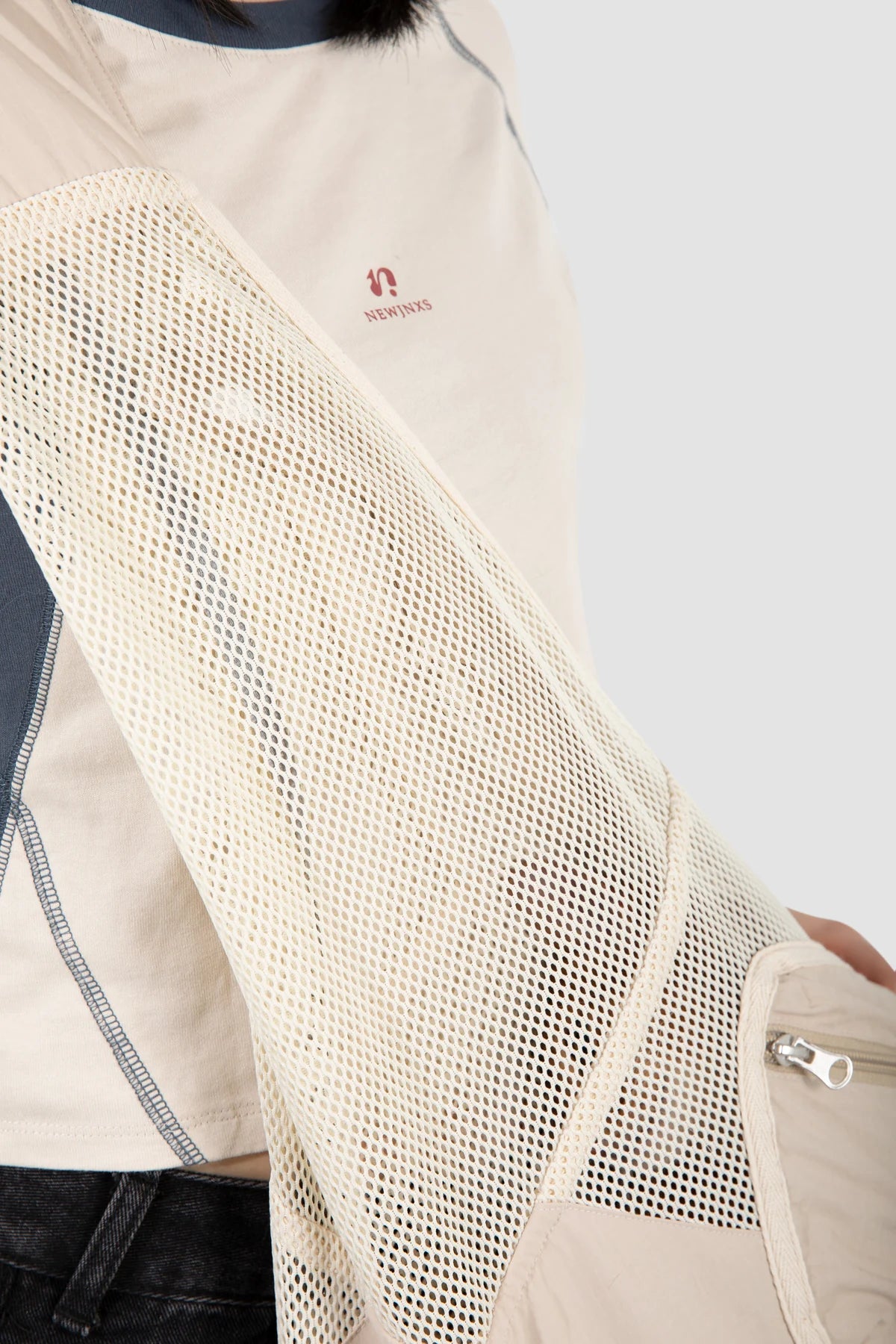 Wide mesh strap and connection area
