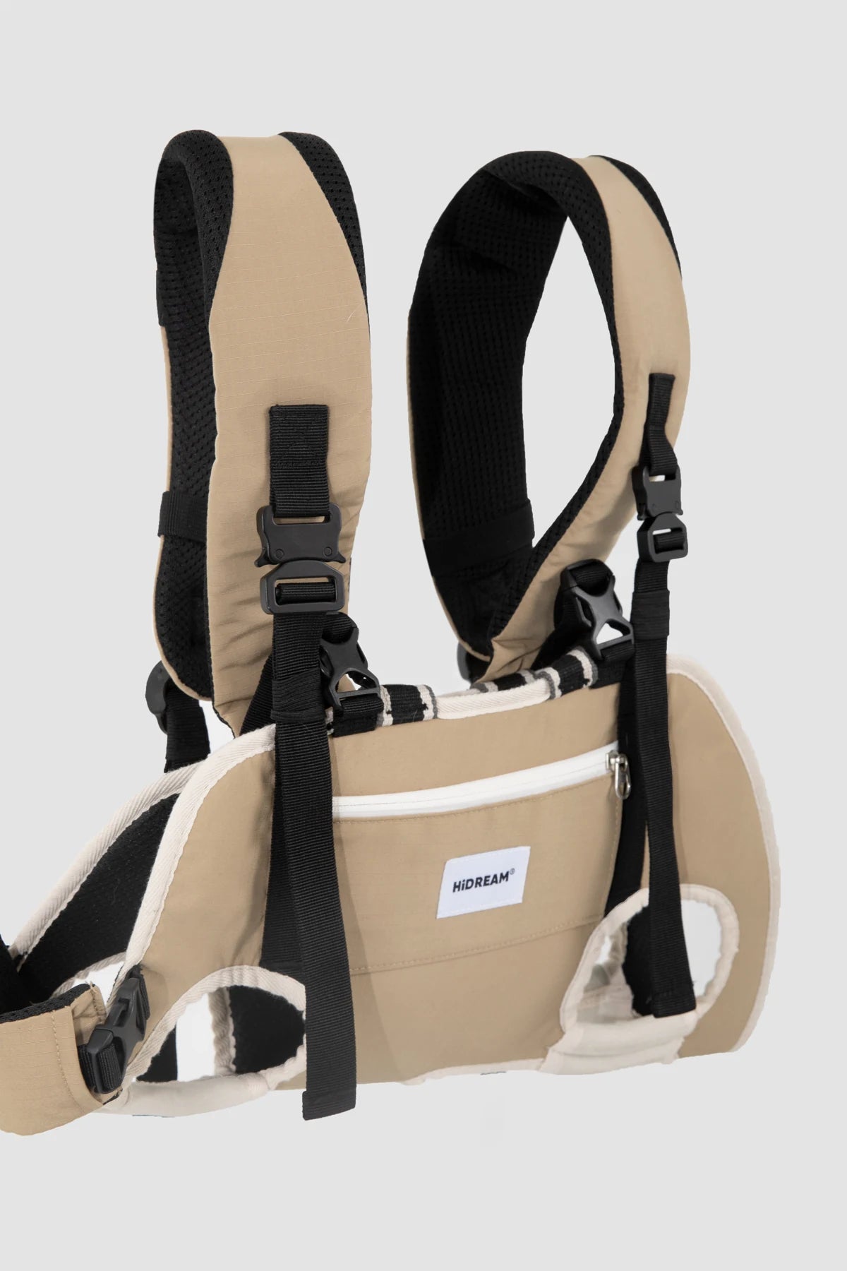 One complete horizontal carrier with its shoulder straps